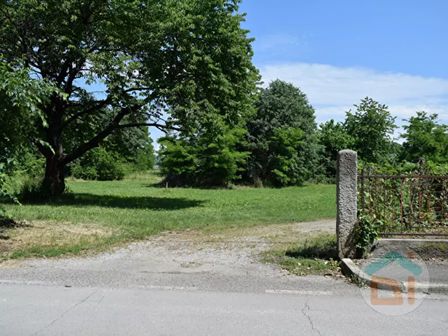 Immagine 4 di Terreno in vendita  in Via Dante Alighieri a Capriva Del Friuli