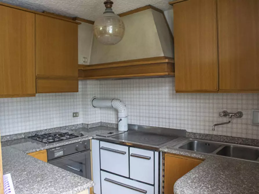 Immagine 4 di Casa indipendente in vendita  in Strada della Pompa a Commezzadura