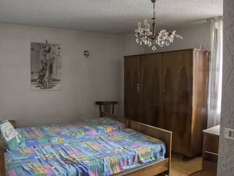 Immagine 9 di Casa indipendente in vendita  in Strada della Pompa a Commezzadura