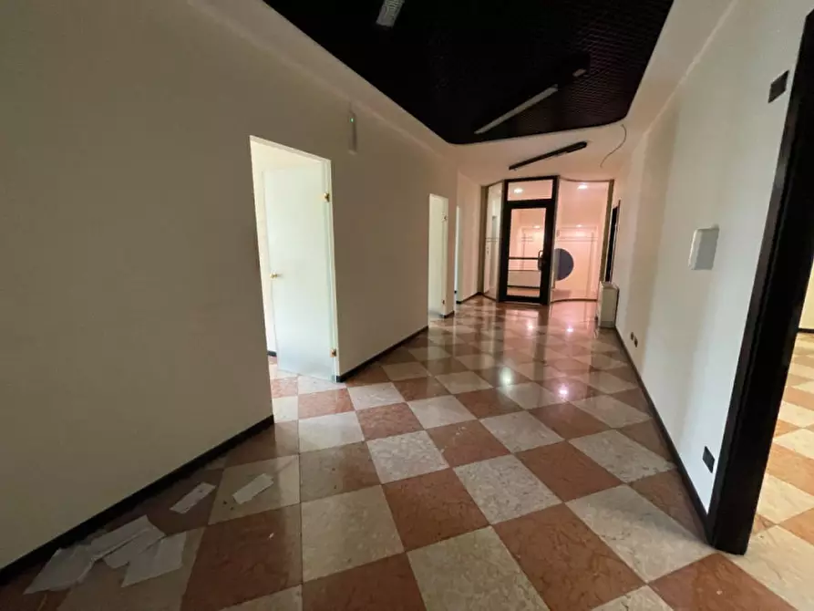 Immagine 18 di Negozio in vendita  in Viale Roma a Vicenza