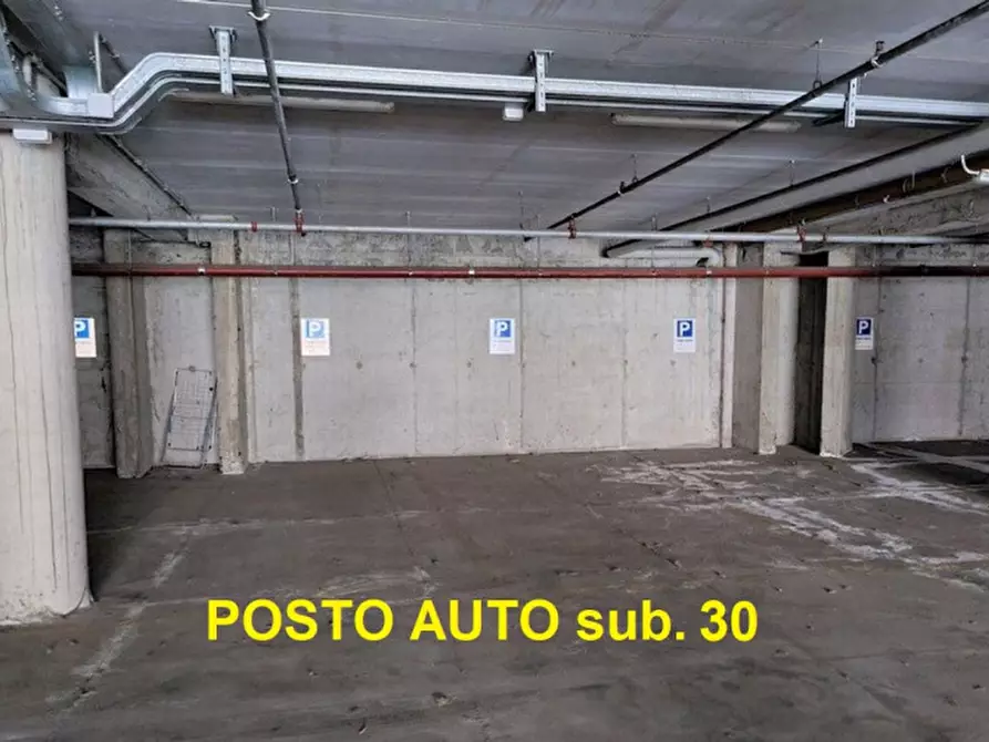 Immagine 1 di Posto auto in vendita  in Via Alberto Dominutti, N. 6 a Verona