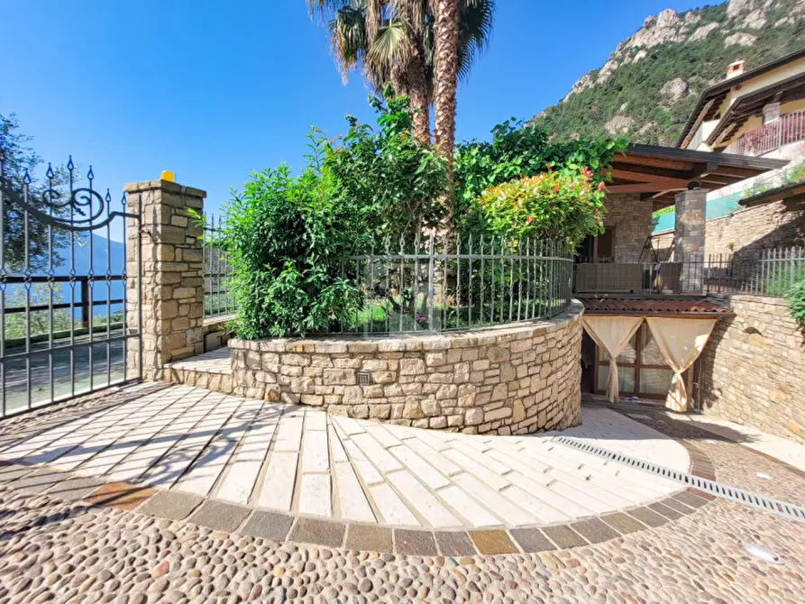 Immagine 1 di Villa in vendita  in via giacomo cis a Riva Del Garda
