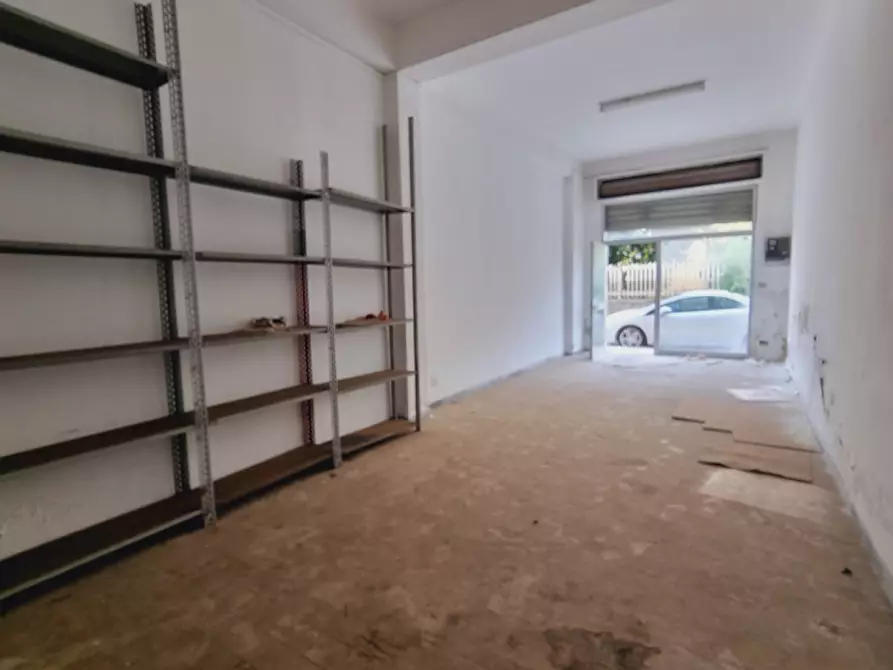 Immagine 2 di Negozio in vendita  in Via XX Luglio, 117 a Milazzo
