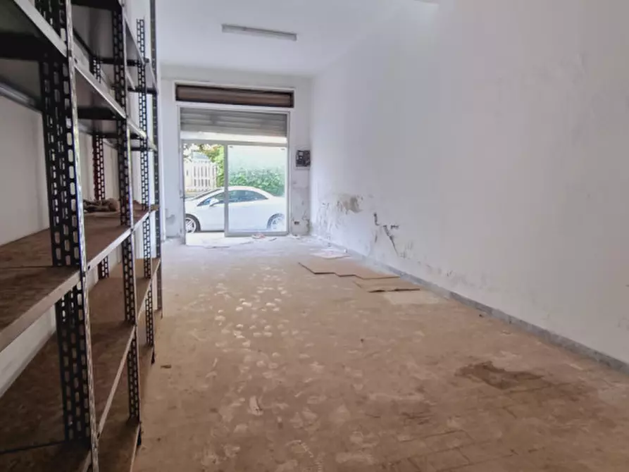 Immagine 4 di Negozio in vendita  in Via XX Luglio, 117 a Milazzo