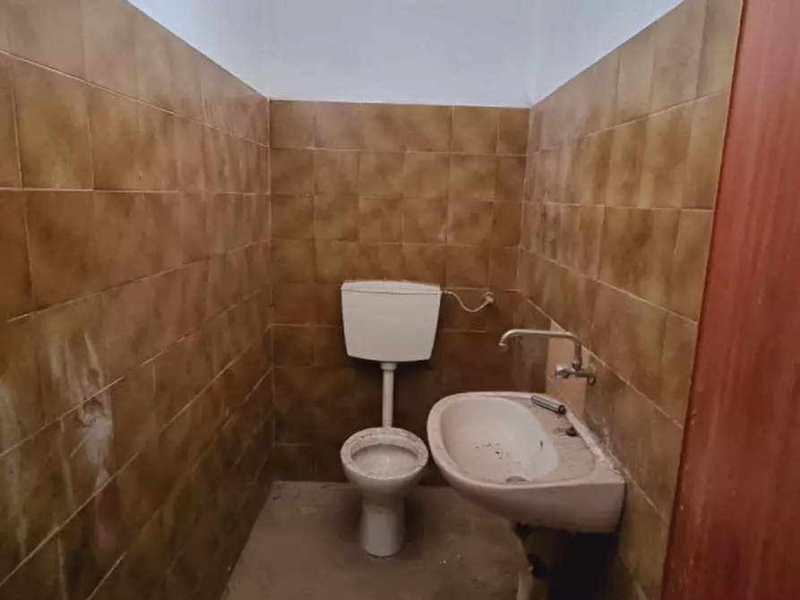 Immagine 8 di Negozio in vendita  in Via XX Luglio, 117 a Milazzo