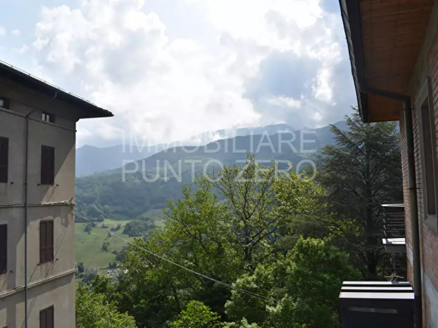 Immagine 5 di Appartamento in vendita  in PIAZZALE RUSTICI a Corniglio