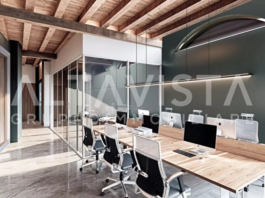 Immagine 1 di Negozio in affitto  in Via Santa Maria a Desenzano Del Garda