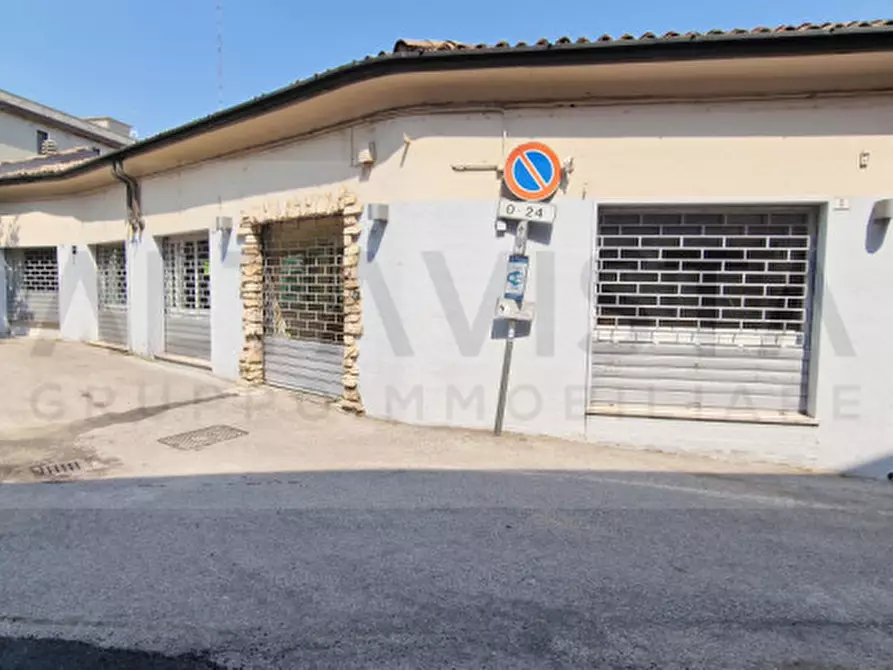 Immagine 5 di Negozio in affitto  in Via Santa Maria a Desenzano Del Garda