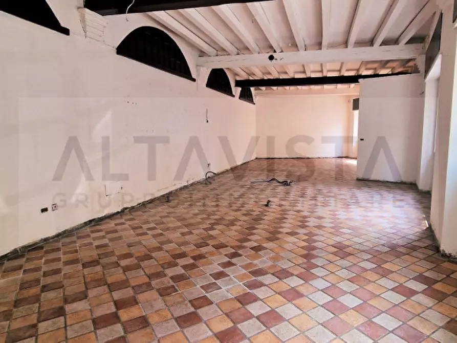 Immagine 6 di Negozio in affitto  in Via Santa Maria a Desenzano Del Garda