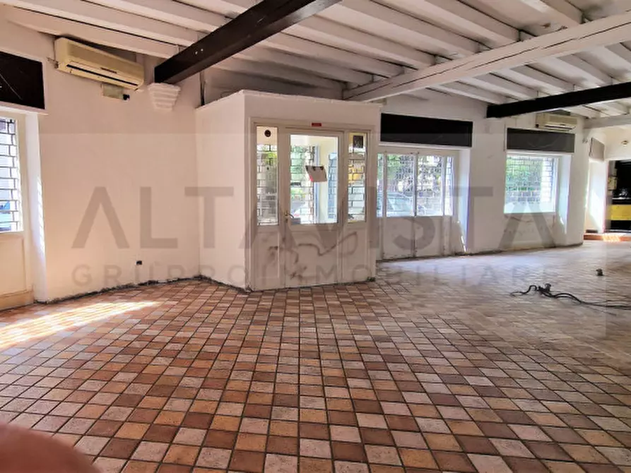 Immagine 8 di Negozio in affitto  in Via Santa Maria a Desenzano Del Garda