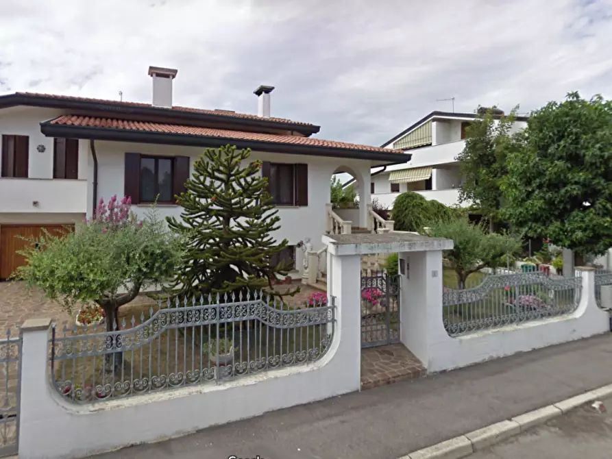 Immagine 9 di Casa bifamiliare in vendita  in Via Fermi a Due Carrare