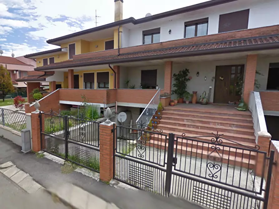 Immagine 11 di Casa bifamiliare in vendita  in Via Fermi a Due Carrare