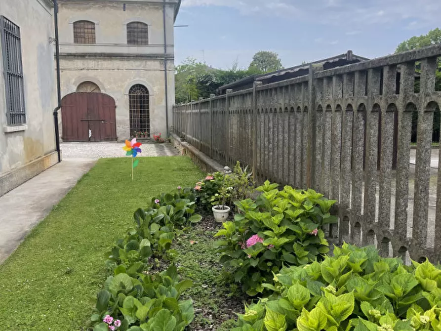 Immagine 34 di Villa in vendita  a Suzzara