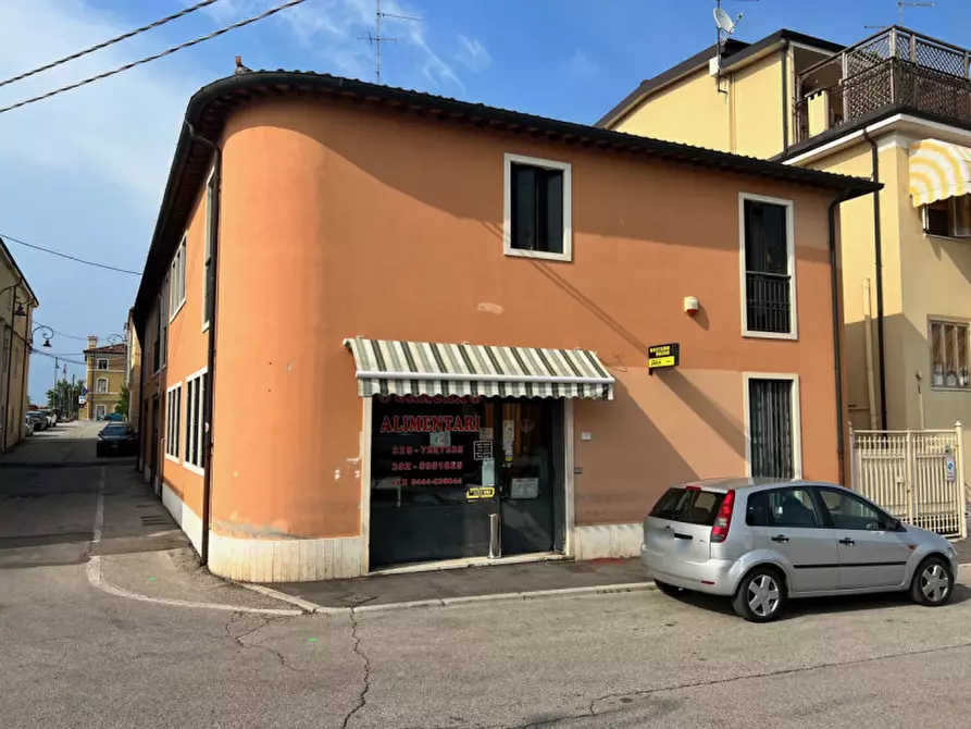 Immagine 2 di Negozio in vendita  in via macello a Lonigo