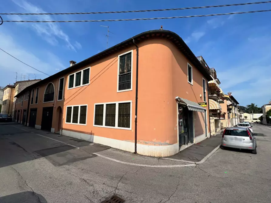 Immagine 3 di Negozio in vendita  in via macello a Lonigo