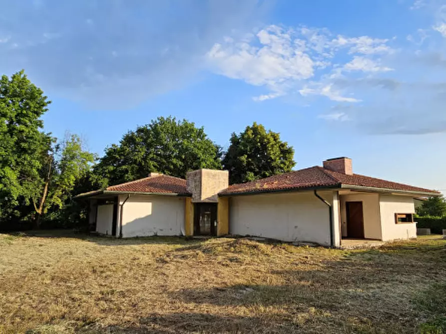 Immagine 11 di Villa in vendita  a Montecchio Maggiore