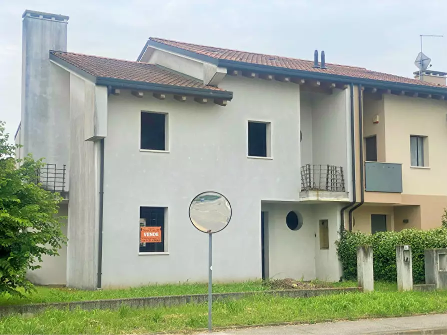 Immagine 1 di Casa bifamiliare in vendita  in via Vittorio Veneto a Resana
