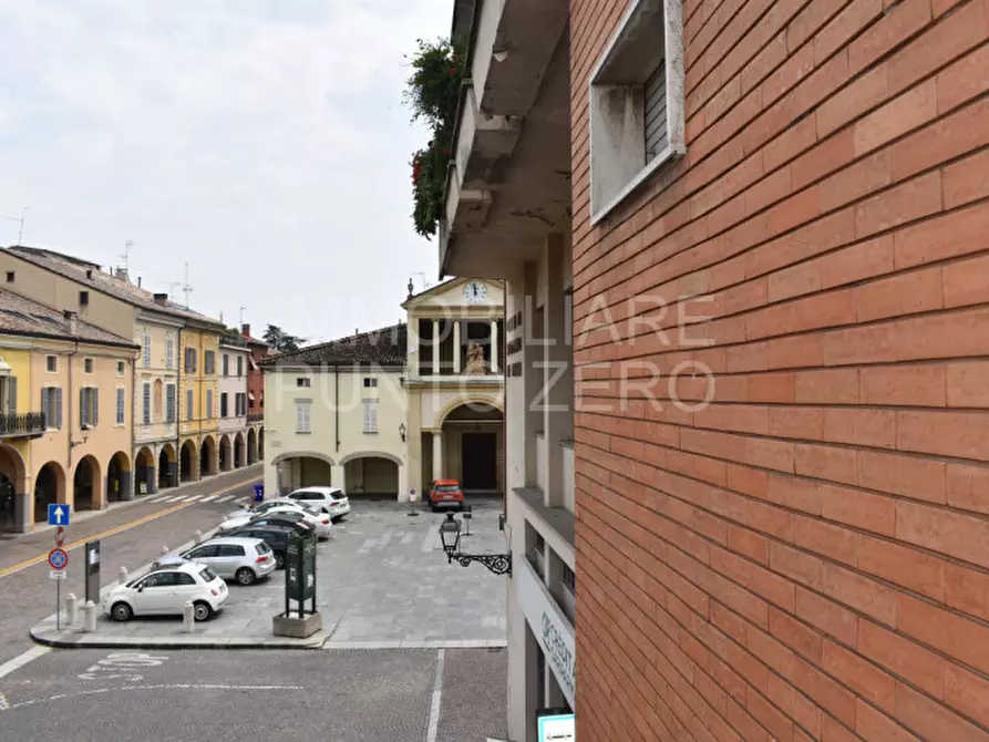 Immagine 1 di Ufficio in vendita  in Piazza Garibaldi a Soragna