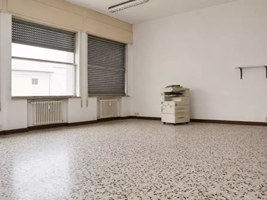 Immagine 9 di Ufficio in vendita  in Piazza Garibaldi a Soragna