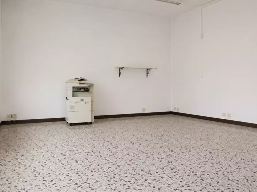 Immagine 11 di Ufficio in vendita  in Piazza Garibaldi a Soragna
