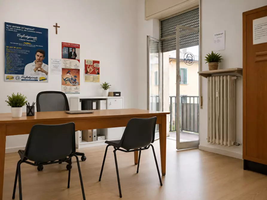 Immagine 19 di Ufficio in vendita  in Piazza Garibaldi a Soragna