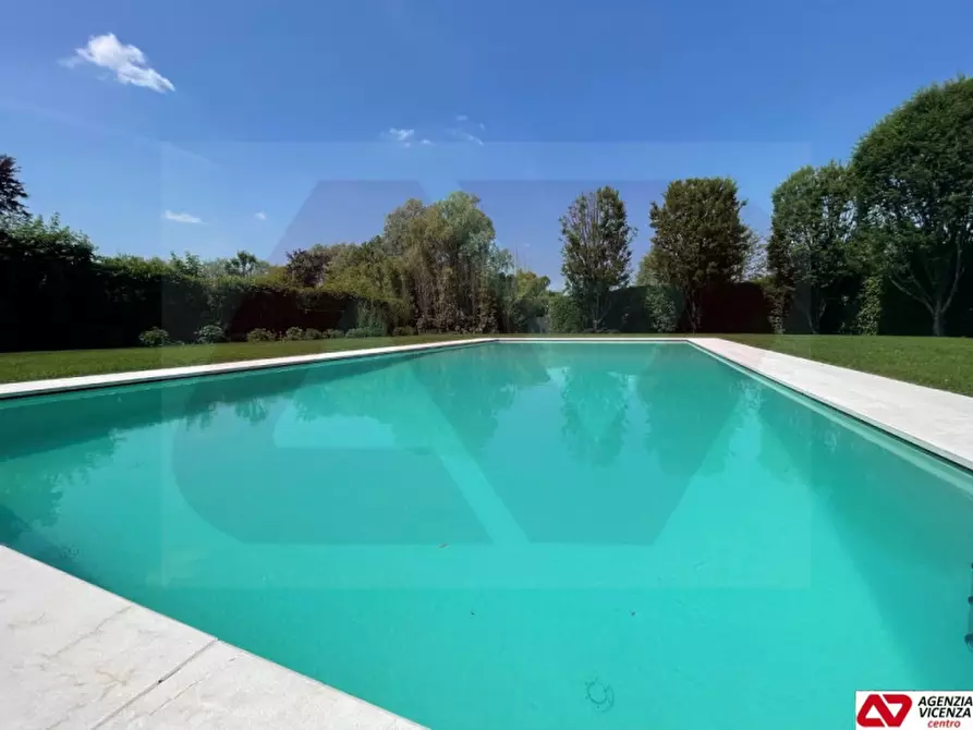 Immagine 1 di Villa in vendita  in Strada di Polegge 178 a Vicenza