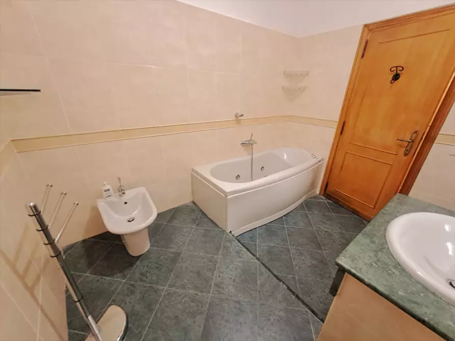 Immagine 16 di Appartamento in vendita  a Passignano Sul Trasimeno