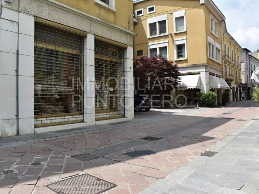 Immagine 30 di Appartamento in vendita  in Piazza Lorenzo Berzieri a Salsomaggiore Terme