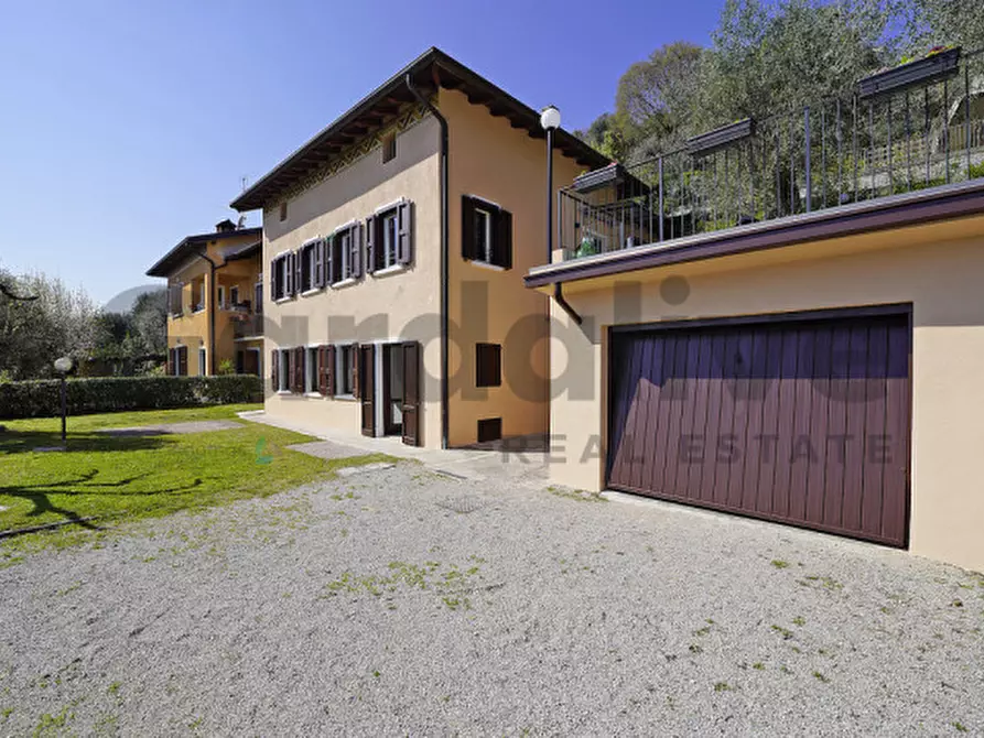 Immagine 3 di Appartamento in vendita  in Via del Portizzolo, 15 a Gardone Riviera