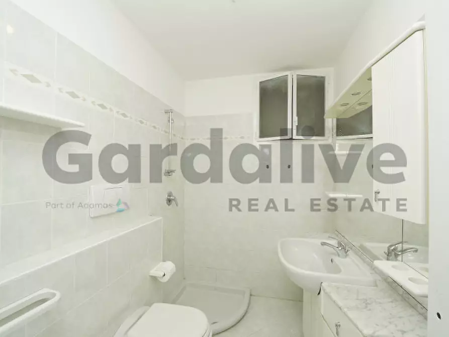 Immagine 14 di Appartamento in vendita  in Via del Portizzolo, 15 a Gardone Riviera