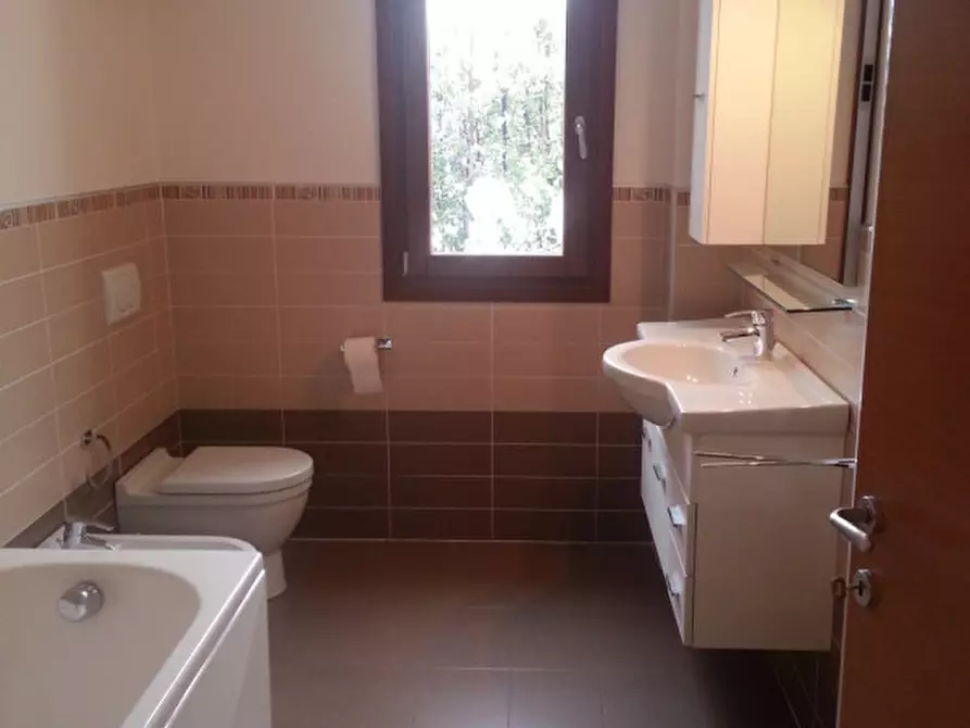 Immagine 4 di Casa bifamiliare in vendita  in strada vaciglio centro a Modena