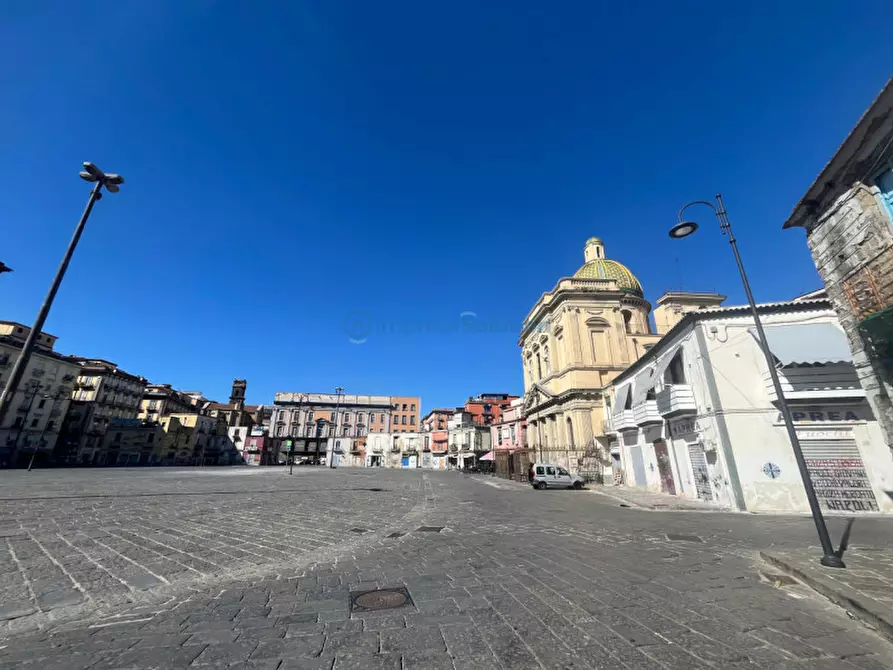 Immagine 1 di Negozio in vendita  in Piazza Mercato a Napoli