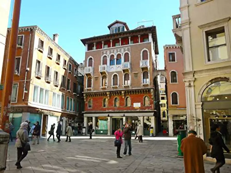 Immagine 1 di Attività commerciale in vendita  in campo san luca a Venezia