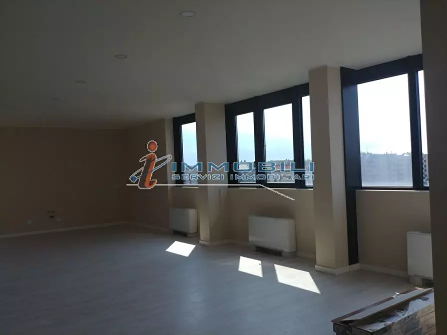 Immagine 5 di Ufficio in vendita  in VIA MUZIO ATTENDOLO SFORZA a Milano