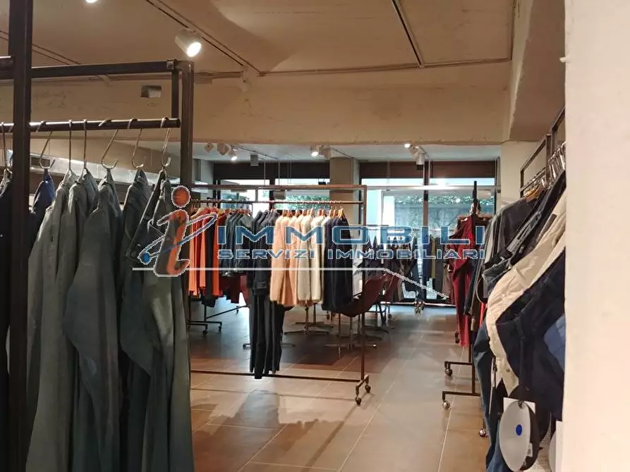 Immagine 10 di Attività commerciale in vendita  in VIA CANDIANI GIUSEPPE a Milano