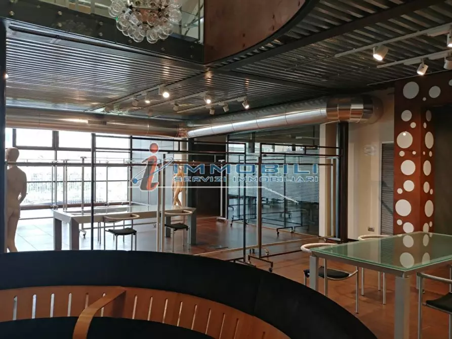 Immagine 17 di Attività commerciale in vendita  in VIA CANDIANI GIUSEPPE a Milano