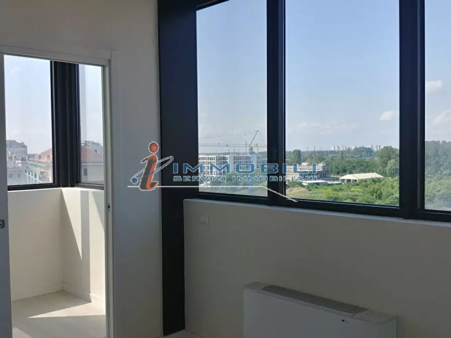 Immagine 10 di Attività commerciale in vendita  in VIA MUZIO ATTENDOLO SFORZA a Milano