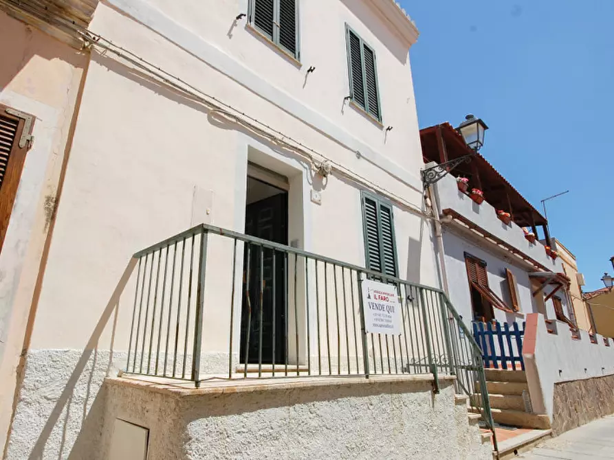 Immagine 3 di Casa indipendente in vendita  in Via Ammiraglio Albini a La Maddalena