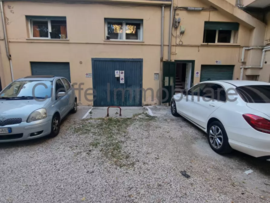 Immagine 1 di Garage in vendita  in via trieste a Padova
