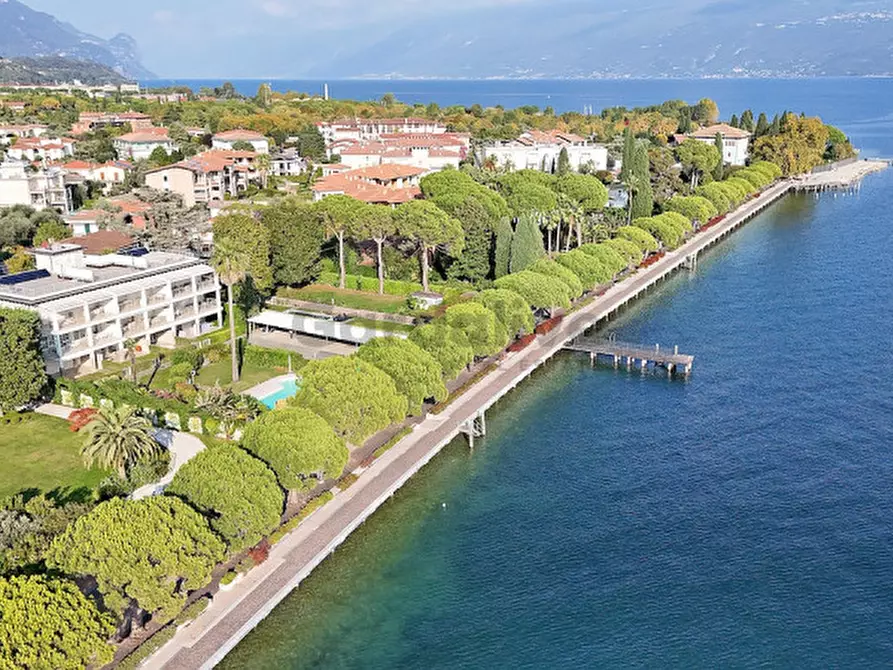 Immagine 3 di Appartamento in vendita  in Lungolago Giuseppe Zanardelli a Toscolano-Maderno