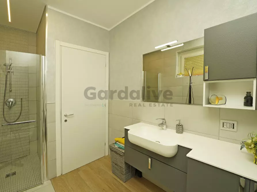 Immagine 19 di Appartamento in vendita  in Lungolago Giuseppe Zanardelli a Toscolano-Maderno