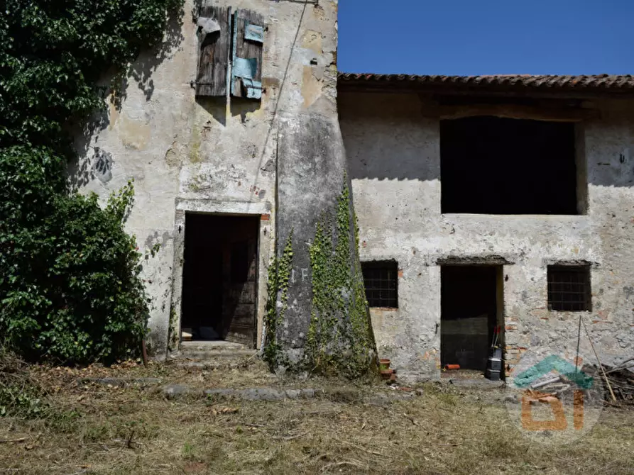 Immagine 5 di Rustico / casale in vendita  in via Ugo Foscolo a Cormons