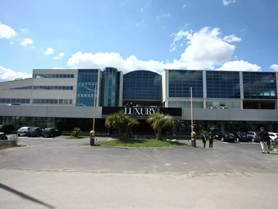 Immagine 5 di Negozio in vendita  in via mincio a Olbia