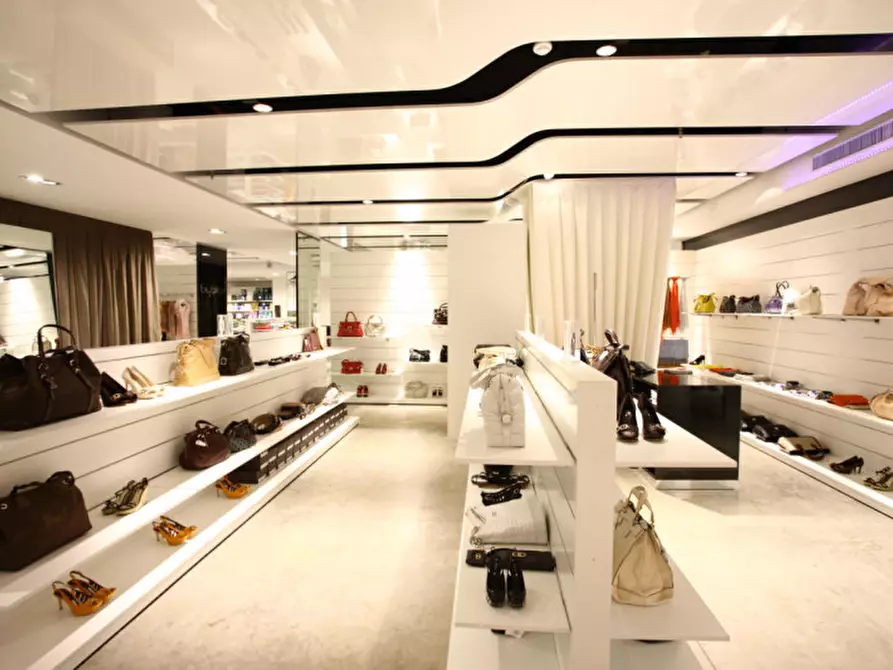 Immagine 11 di Negozio in vendita  in via mincio a Olbia