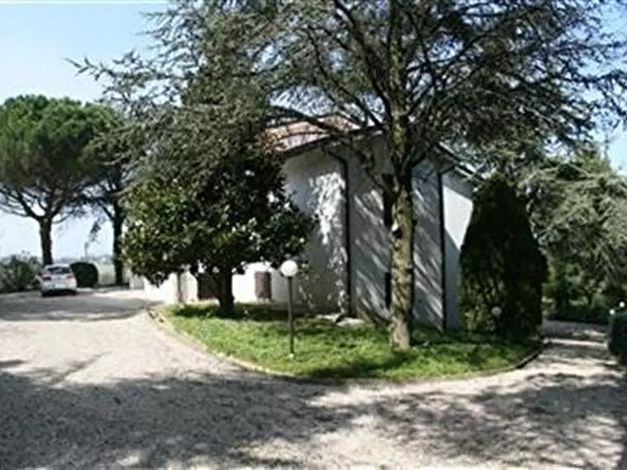 Immagine 1 di Villa in vendita  in Strada Comunale di Galassa a Fano