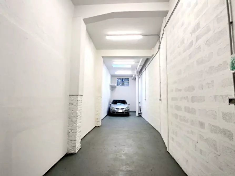 Immagine 1 di Garage in affitto  in via giovanni fabroni a Firenze