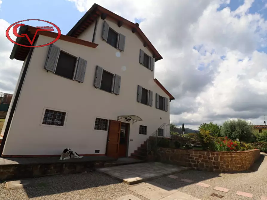 Immagine 1 di Villa in vendita  in Noferi a Montevarchi