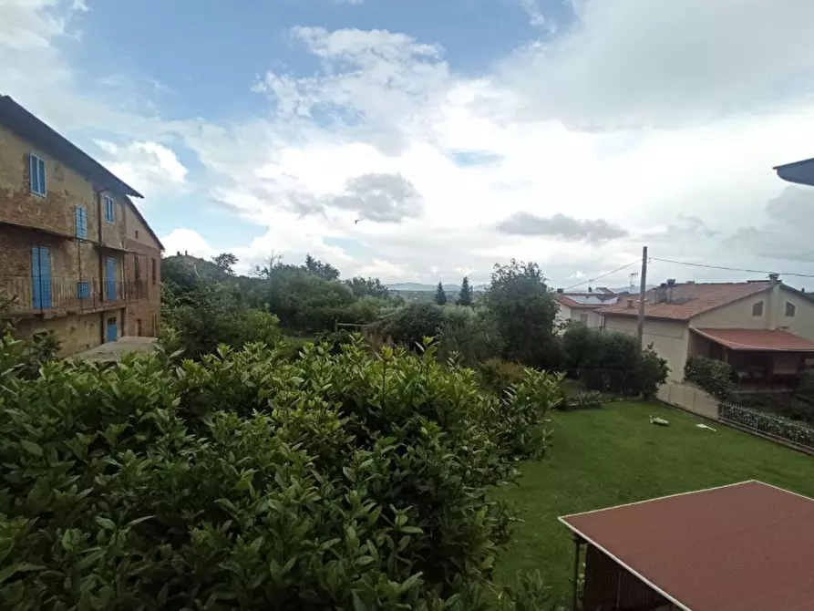 Immagine 23 di Casa bifamiliare in vendita  a Castiglione Del Lago