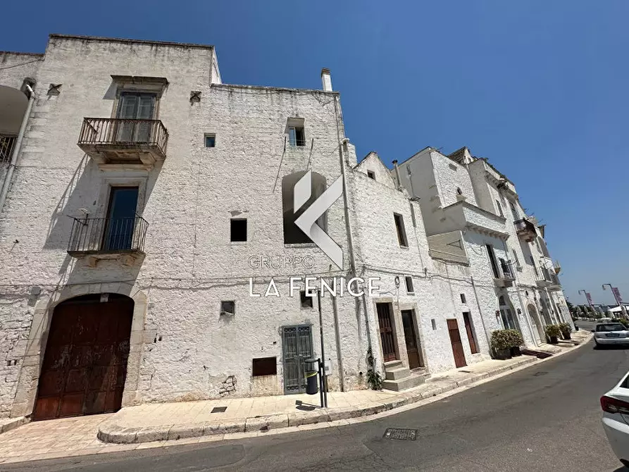 Immagine 11 di Casa indipendente in vendita  in via Aprile a Locorotondo