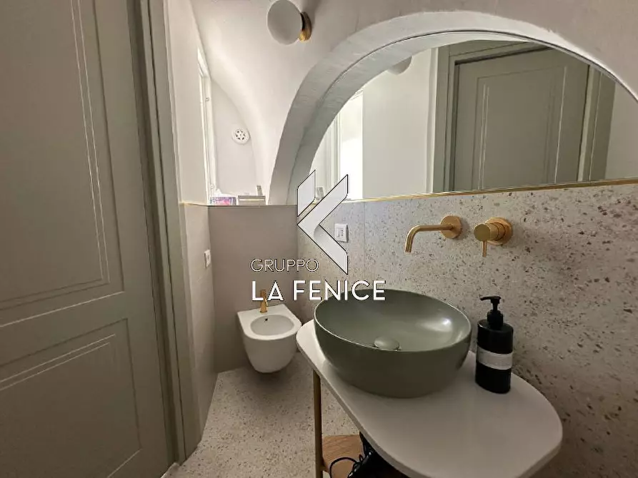 Immagine 27 di Casa indipendente in vendita  in via Aprile a Locorotondo